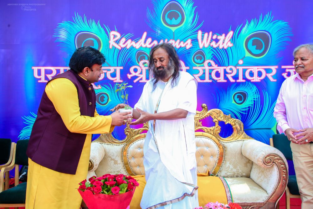 Sri Sri Ravi Shankar visited the college for preaching the spiritual life lessons to our students